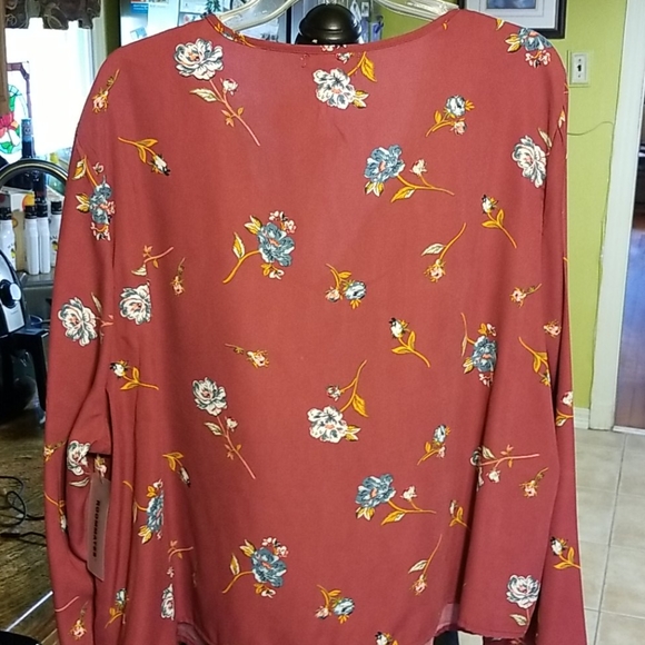 Blouse - Picture 2 of 4